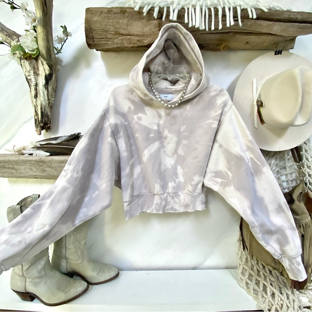 Aritzia TNA Artisan hand tie dyed boho cropped hoodie w cottage cabin hippy vibe
